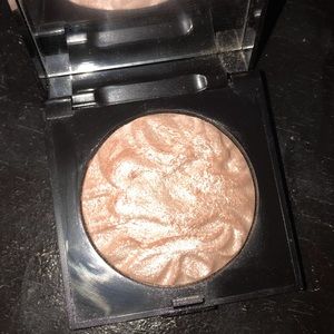Laura Mercier highlighter